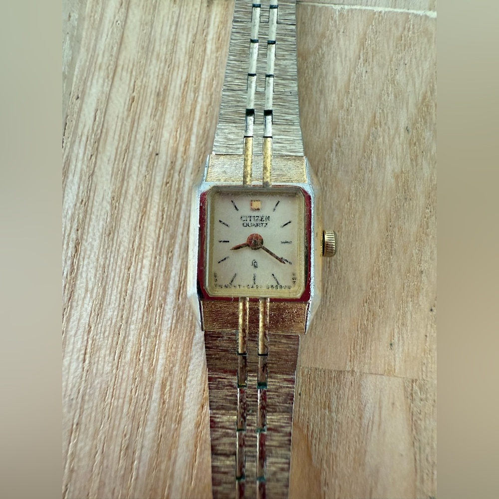 Vintage Citizen Quartz ladies gold tone rectangular dial dress watch NEW BATTERY